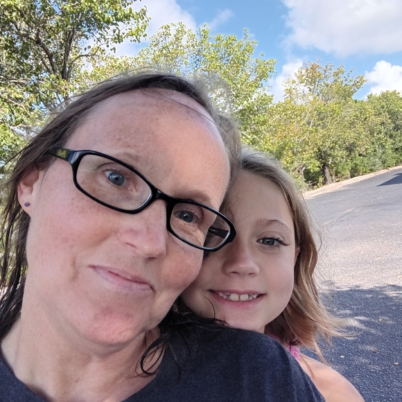 Meet your Posher, Jennifer - Picture 2 of 2